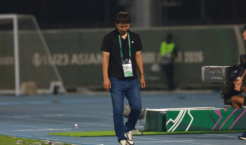 khoanh-khac-lang-im-cua-kim-sang-sik-sau-chien-thang-truoc-que