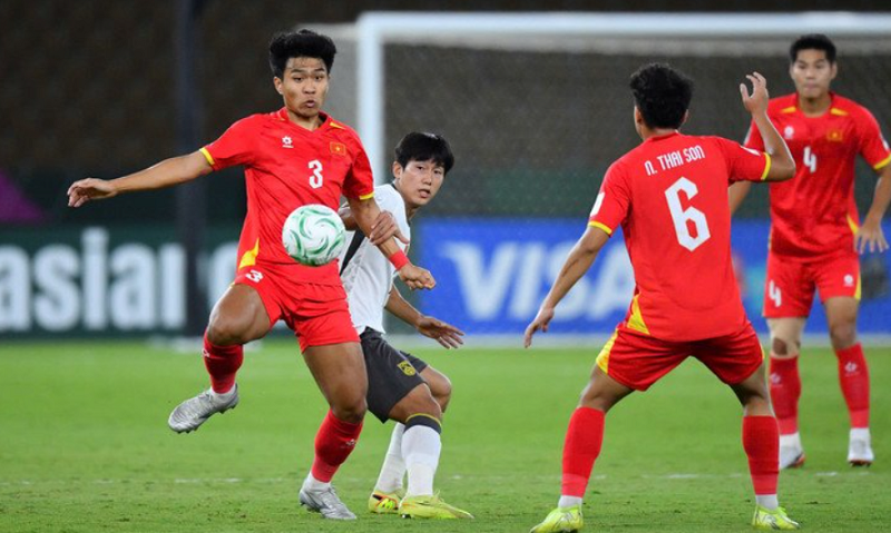 pham-ly-duc-nghen-ngao-gui-loi-xin-loi-sau-khoanh-khac-dinh-menh-o-ban-ket