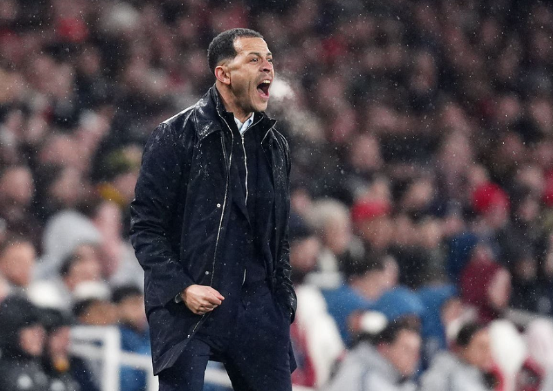 chelsea-can-nhac-thay-tuong-rosenior-doi-mat-nguy-co-mat-ghe-som